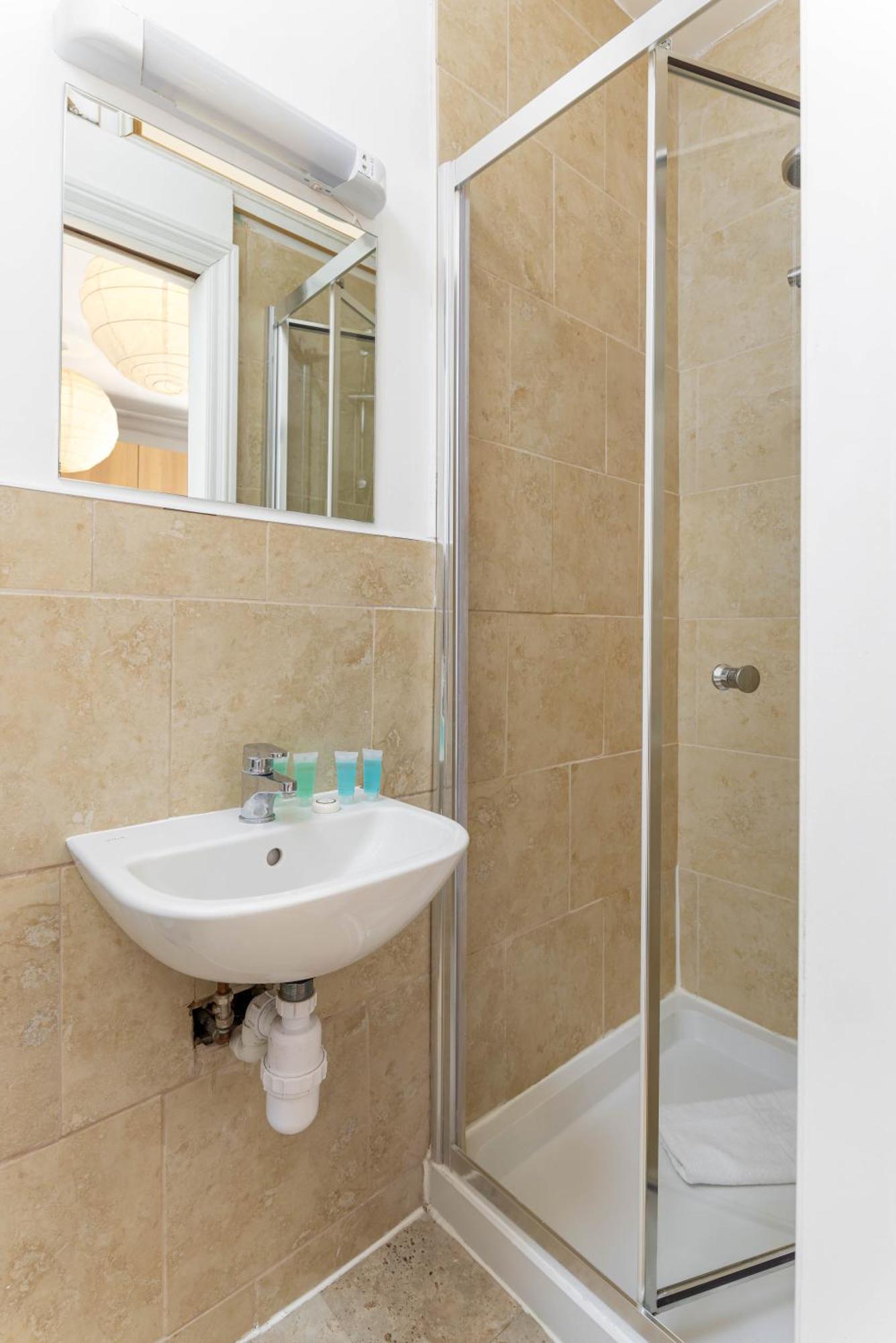 Air Host & Stay - Rockfield House - Sleeps 8 ليفربول المظهر الخارجي الصورة